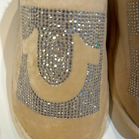 NWT no box True Religion Ladies Beautiful Rhinestone Slippers. Color: C… - Picture 2 of 6